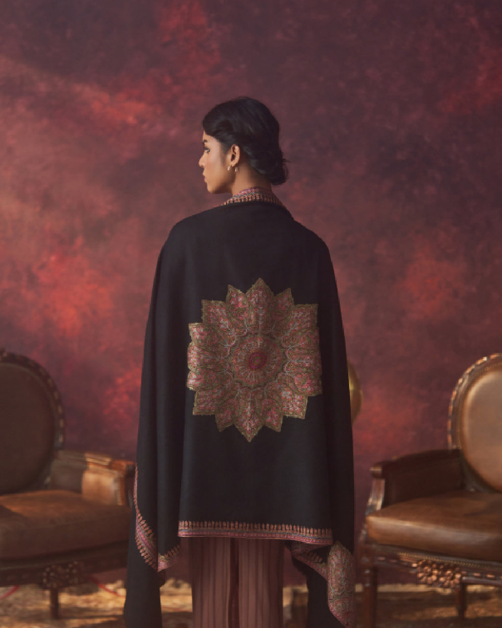 Mehfil Noir Sozni Shawl